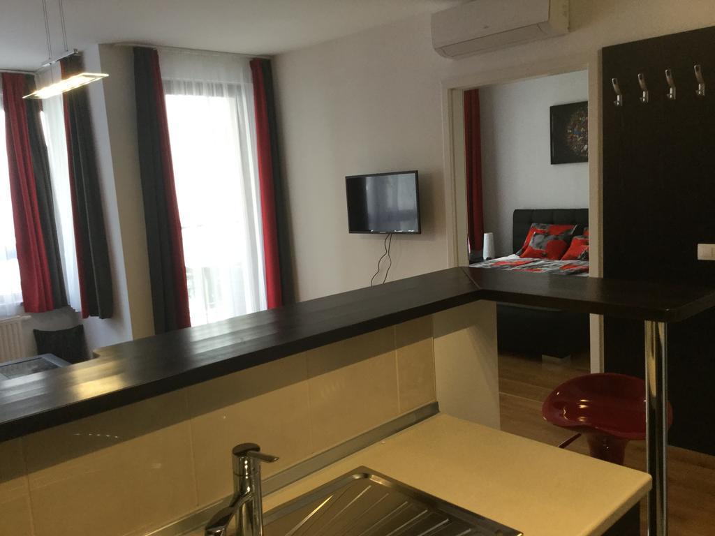 Lia'S Apartment In Gozsdu And Free Parking บูดาเปสต์ ภายนอก รูปภาพ