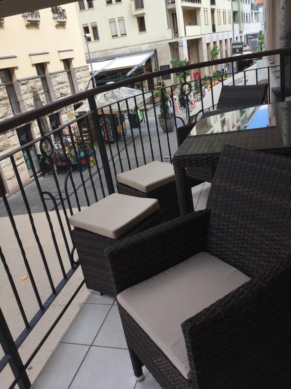 Lia'S Apartment In Gozsdu And Free Parking บูดาเปสต์ ภายนอก รูปภาพ